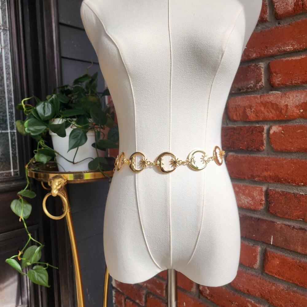 Gold y2k moon face chain